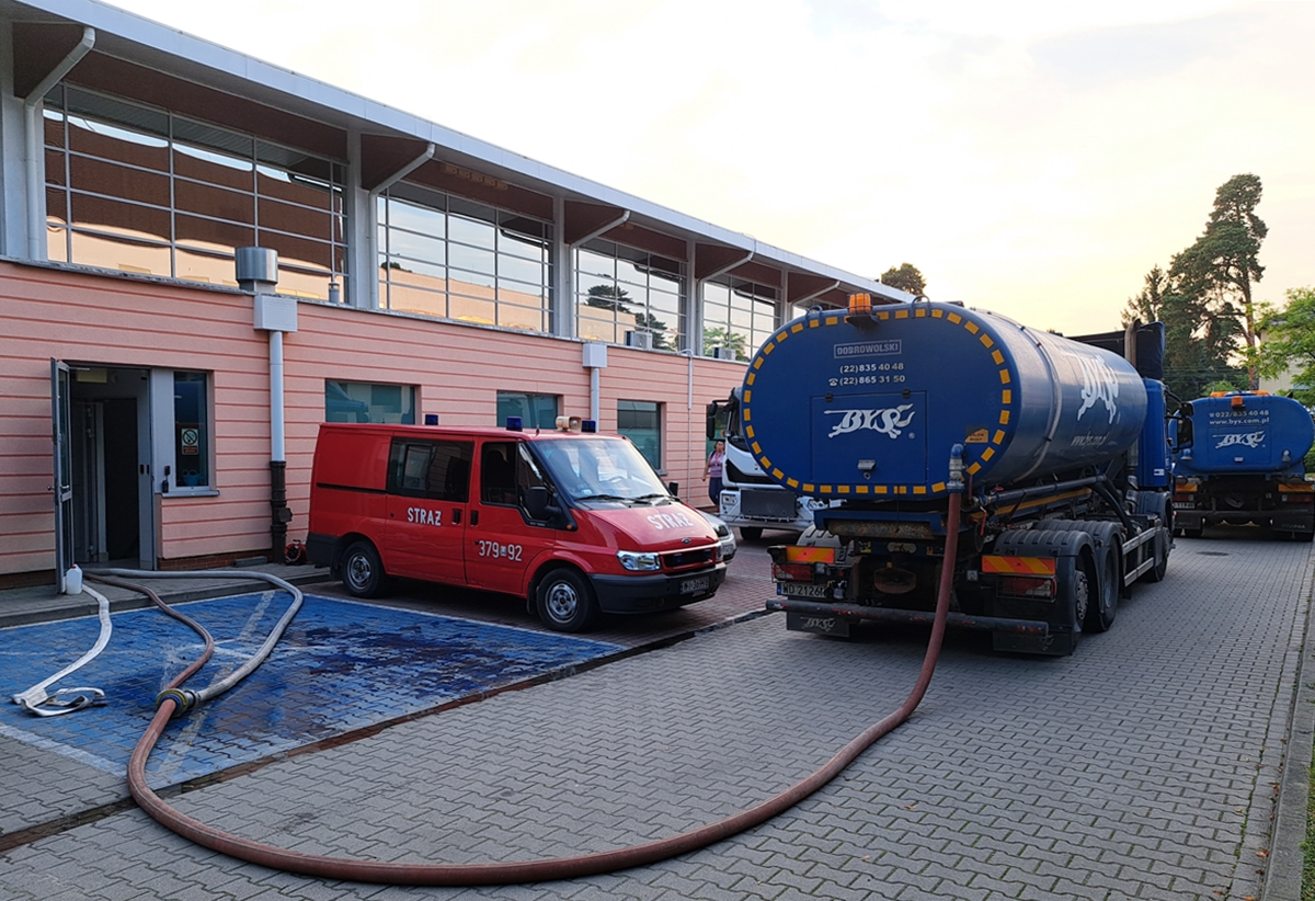 Zmywarki pobierają wodę z ośrodka sportowego w Wawrze