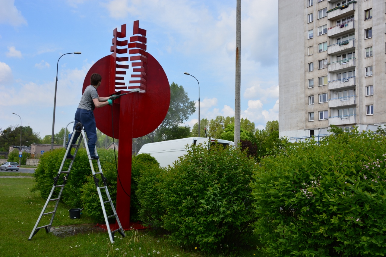 Woda pod ciśnieniem skutecznie usuwa bieżące zanieczyszczenia Fot. Zarząd Oczyszczania Miasta